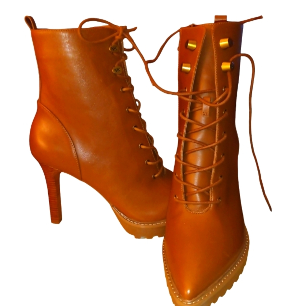 NIB Michael Kors Lace-Up Boots 8M